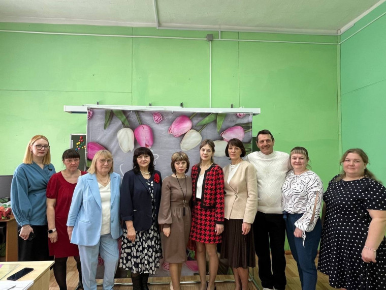 С праздником весны, красоты и женственности!.